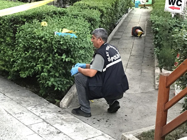 Kendisinden 50 kuruş isteyen tuvalet bekçisinin boğazını kesti