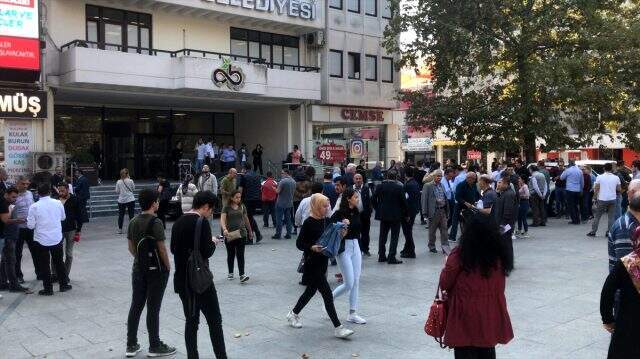 İstanbul'daki 5.8 büyüklüğündeki depremin ardından 15 artçı sarsıntı yaşandı İstanbul'daki 5.8 büyüklüğündeki depremin ardından 28 artçı sarsıntı yaşandı
