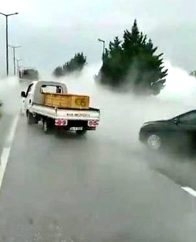 Oksijen deposundaki sızıntı vatandaşlara zor anlar yaşattı Oksijen deposundaki sızıntı vatandaşlara zor anlar yaşattı