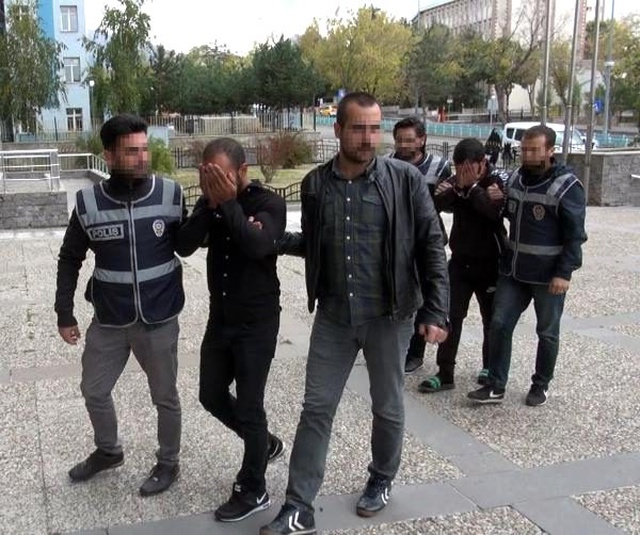 1 milyon liralık hırsızlığın şüphelileri, 200 kamera kaydı izlenerek yakalandı