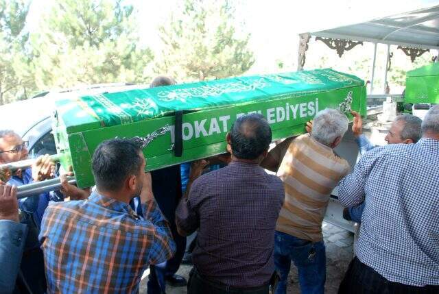 Camdan içeri bakan öğrenci, kalorifer kazanındaki asılı kişiyi gördü Camdan içeri bakan öğrenci, kalorifer kazanındaki asılı kişiyi gördü