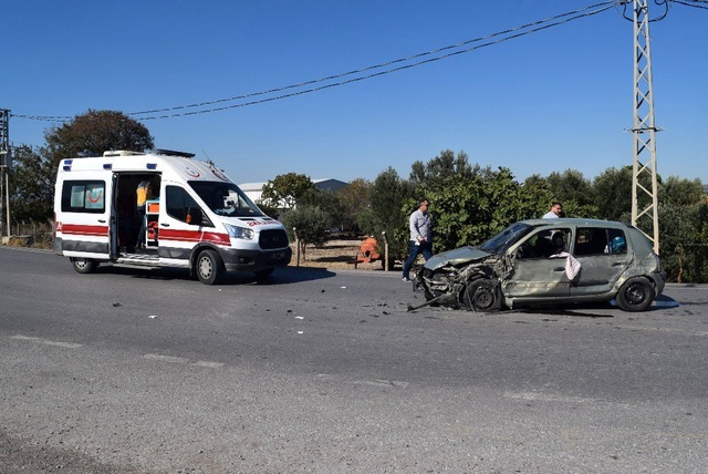 Otomobil ve hafriyat kamyonunun çarpışması sonucu 2'si çocuk 7 kişi yaralandı