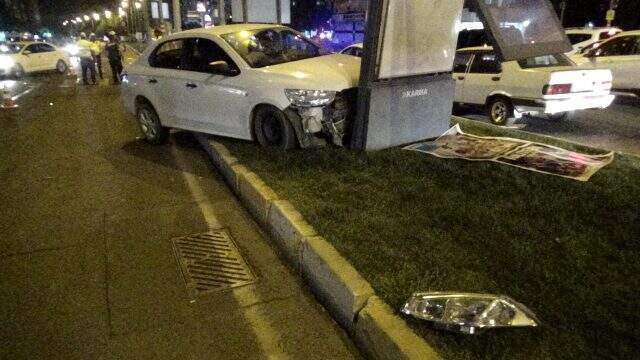 Kırmızı ışıkta geçen otomobilin kaza yapması sonucu 7 kişi yaralandı Kırmızı ışıkta geçen otomobilin kaza yapması sonucu 7 kişi yaralandı