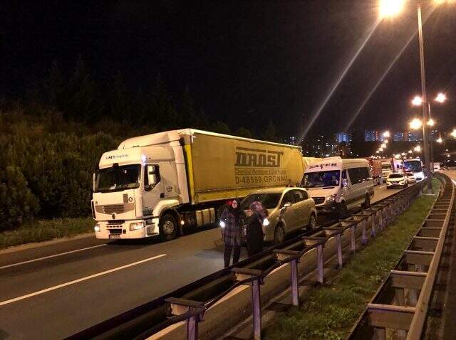 Kocaeli Anadolu Otoyolu'nda zincirleme trafik kazası: 3 ölü, 3 yaralı Kocaeli Anadolu Otoyolu'nda zincirleme trafik kazası: 3 ölü, 3 yaralı