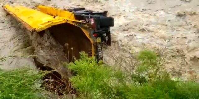 Son dakika: Artvin'de sel! Dereler taştı, yollar kapandı Artvin'de sel! Dereler taştı, yollar kapandı