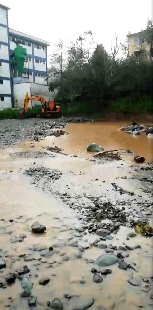 Son dakika: Artvin'de sel! Dereler taştı, yollar kapandı Artvin'de sel! Dereler taştı, yollar kapandı