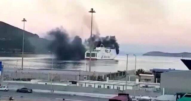 Yunanistan'da feribot yandı: 600 kişi tahliye edildi Yunanistan'da feribot yandı: 613 kişi tahliye edildi