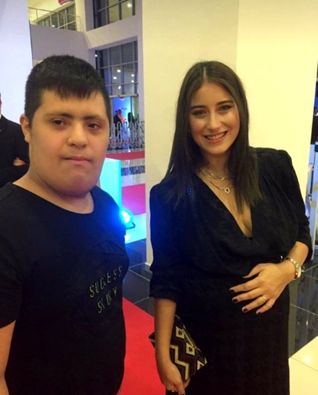 8 aylık hamile olan Hazal Kaya, Altın Koza Film Festivali'ne katıldı