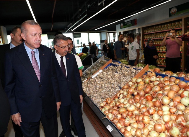 Erdoğan, Tarım Kredi Kooperatifi satış mağazasından alışveriş yaptı