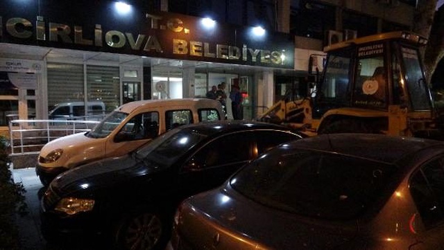 İncirliova Belediye Başkanı Kaya: Belediyeyi borç batağının içine düşürmüşler