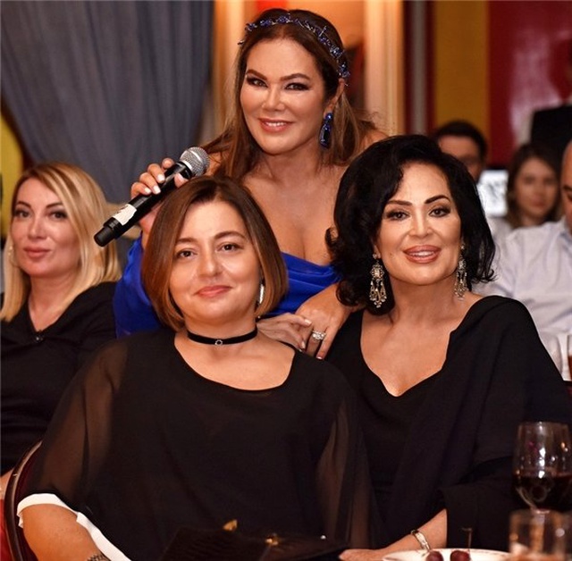 3 kız kardeş aynı karede