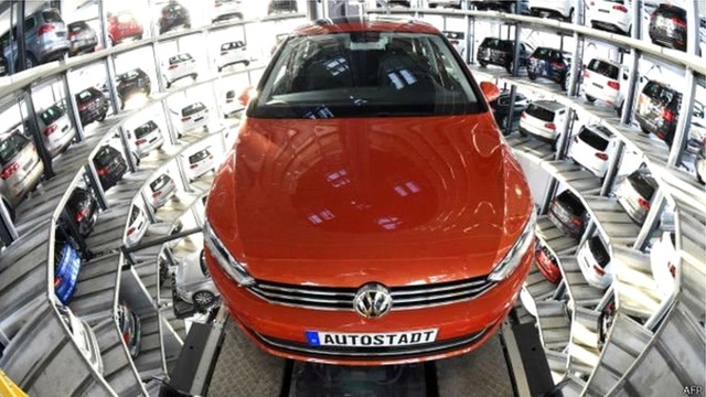 Almanya'da Volkswagen'e karşı 450 bin kişinin açtığı tarihi dava başladı