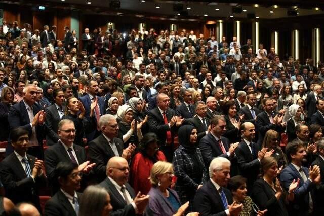 Cumhurbaşkanlığı Senfoni Orkestrası'ndan yeni sezon açılışı! Erdoğan ayakta alkışladı