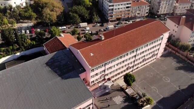 İstanbul'da ağır hasarlı okul havadan görüntülendi