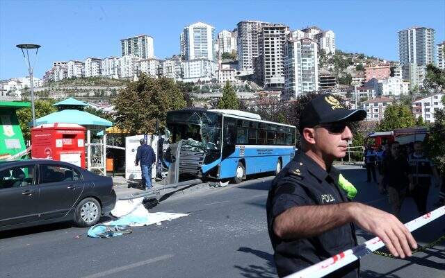 Son dakika: Otobüs durağa girdi: 3 kişi hayatını kaybetti Otobüs durağa girdi: 3 kişi hayatını kaybetti