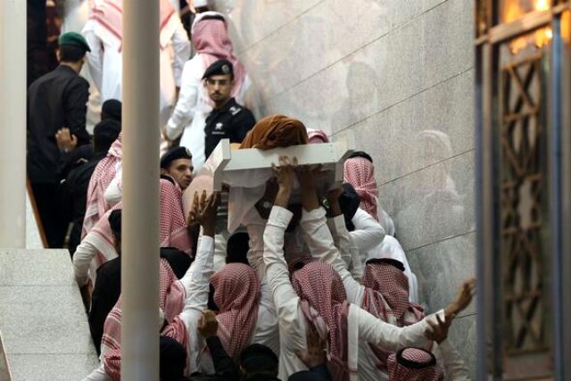 Suudi Arabistan Kralı'nın koruması defnedildi: Kral cenazeye gitmedi