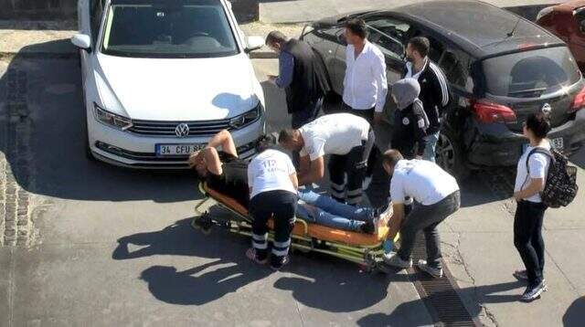 Yenibosna'da silahlı saldırı; 2 yaralı İstanbul'da lüks sitenin girişinde güpegündüz silahlar çekildi: 2 yaralı