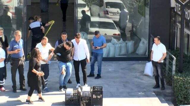 Yenibosna'da silahlı saldırı; 2 yaralı İstanbul'da lüks sitenin girişinde güpegündüz silahlar çekildi: 2 yaralı