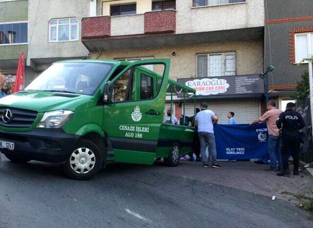 Babanın en acı anı! Oğlunun cansız bedenine bakıp gözyaşı döktü Babanın en acı anı! Oğlunun cansız bedenine bakıp gözyaşı döktü