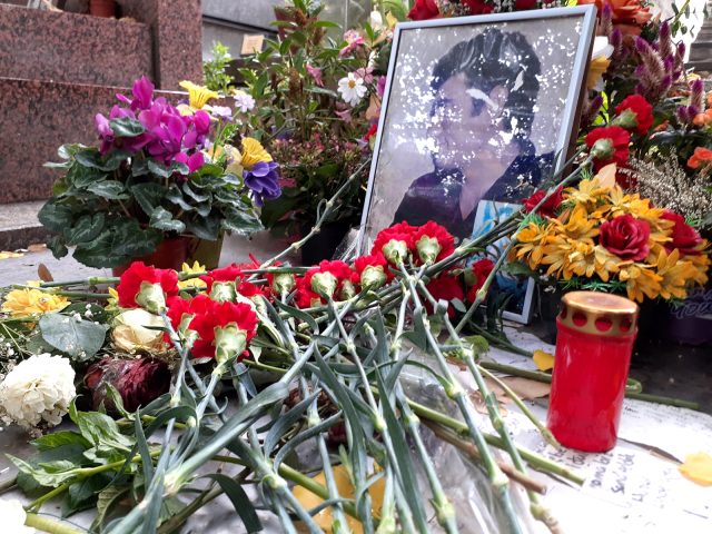 Ekrem İmamoğlu, Ahmet Kaya ve Yılmaz Güney'in Paris'teki mezarlarını ziyaret etti