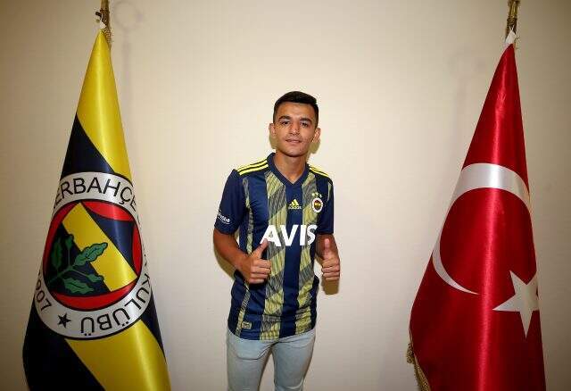 Fenerbahçe, Melih Bostan ile sözleşme imzaladı Fenerbahçe, Melih Bostan ile sözleşme imzaladı