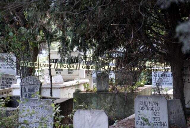 Mezarda bulunan erkek bebek cesedine ilişkin 6 şüpheli, cinsel istismardan gözaltına alındı Mezarda bulunan erkek bebek cesedine ilişkin 6 şüpheli, cinsel istismardan gözaltına alındı