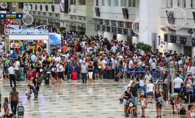 Antalya rekora doymuyor! 9 ayda 13 milyon turist geldi