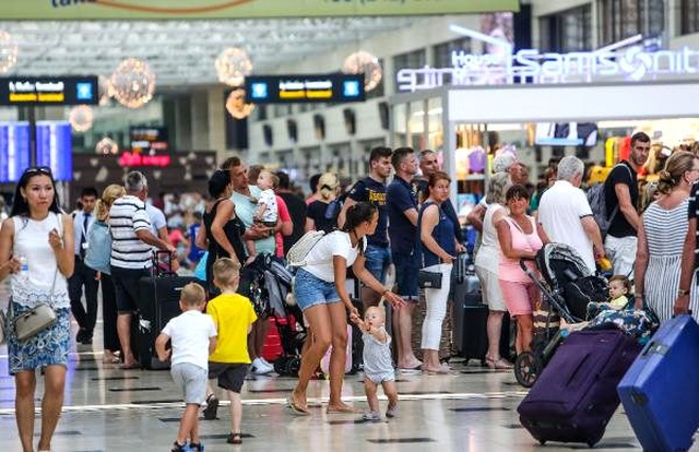 Antalya rekora doymuyor! 9 ayda 13 milyon turist geldi