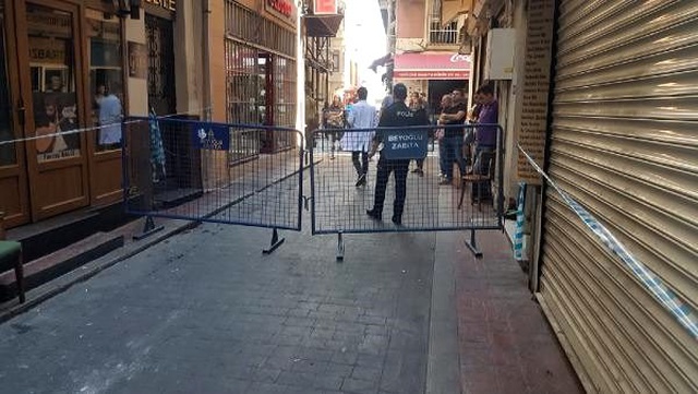 Beyoğlu'nda bir bina çökme riski nedeniyle boşaltıldı