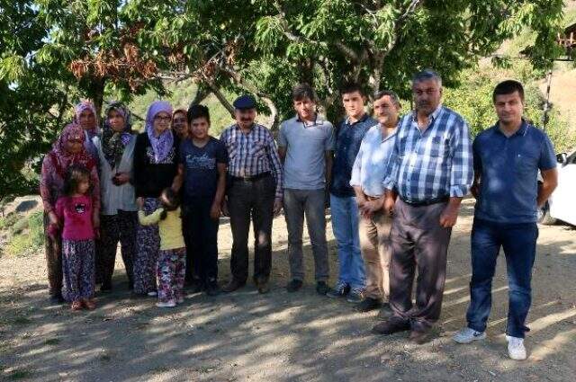 Turgutlu'nun 7 kırsal mahallesinde yaşayan 150 kişi, balık pulu hastalığıyla mücadele ediyor Turgutlu'nun 7 kırsal mahallesinde yaşayan 150 kişi, balık pulu hastalığıyla mücadele ediyor