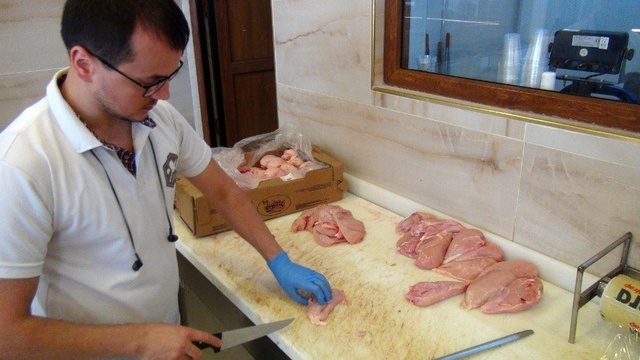 Manavgat'ta bir kadın tüm kasapları, 