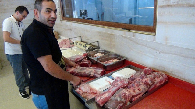 Manavgat'ta bir kadın tüm kasapları, 