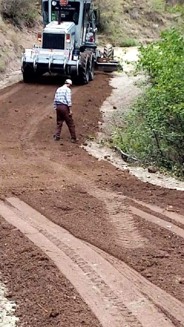 Muğla kızının okula gidebilmesi için veresiye yol yaptırdı Çiftçi baba, belediyeden