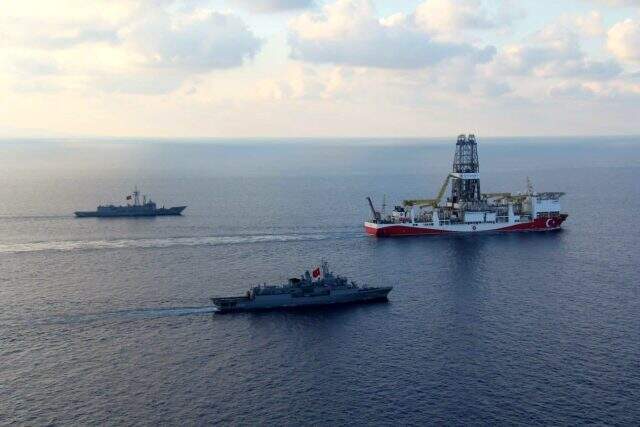 Rum medyası Mersin'e giden Yavuz sondaj gemisinin güzergahını dakika dakika izledi Rum medyası Mersin'e giden Yavuz sondaj gemisinin güzergahını dakika dakika izledi