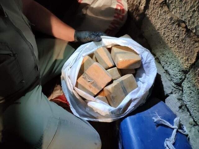 Van'da 331 kilo uyuşturucuyu narkotik köpeği Lisa buldu