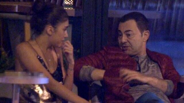 5 yıllık evliliği tek celsede biten Serdar Ortaç, genç bir kadınla görüntülendi