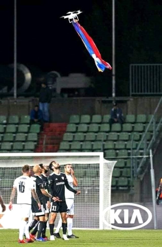 Karabağ maçında Ermenistan bayrağı açıldı