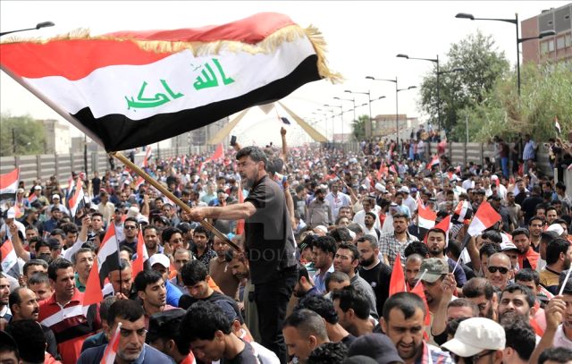 Ölü sayısının 35'e yükseldiği Irak'taki protestolarda Başbakan Abdülmehdi protestocuları 'haklı' buldu