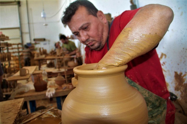 8 arkadaşın kurduğu fabrikadan 18 ülkeye çömlek ihracatı yapılıyor