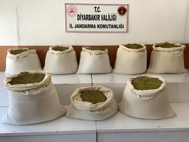Diyarbakır'da teröristlere büyük baskın: 231 kilo esrar yakalandı