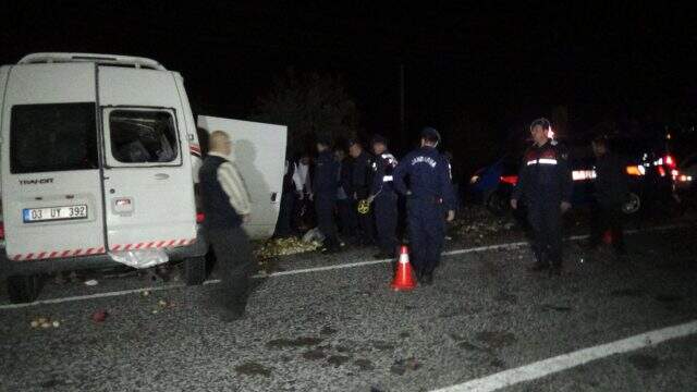 Afyonkarahisar'daki kazada 1 kişi öldü, 7 kişi yaralandı! Halk yetişmese facia olacaktı Afyonkarahisar'daki kazada 1 kişi öldü, 7 kişi yaralandı! Halk yetişmese facia olacaktı