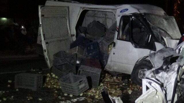 Afyonkarahisar'daki kazada 1 kişi öldü, 7 kişi yaralandı! Halk yetişmese facia olacaktı Afyonkarahisar'daki kazada 1 kişi öldü, 7 kişi yaralandı! Halk yetişmese facia olacaktı