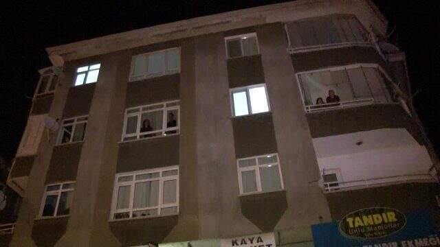 Ankara'da 'kardeşini camdan aşağı atarak öldürdü' iddiası Ankara'da 12 yaşındaki çocuk, yeni doğan kardeşini camdan aşağı atarak öldürdü