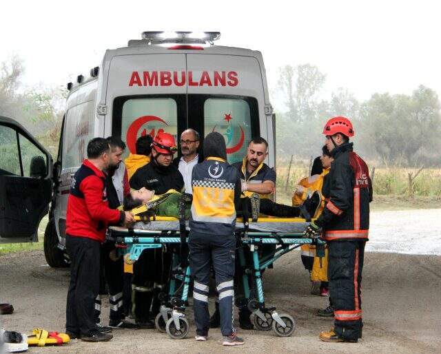 Düzce'de otomobil viyadükten düştü: 2 ölü, 2 yaralı Düzce'de otomobil viyadükten düştü: 2 ölü, 2 yaralı