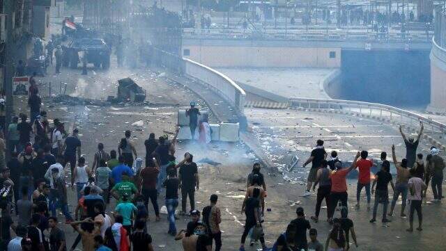 Irak'taki protestolar Bağdat Valisi Felah el-Cezairi'nin istifasına neden oldu