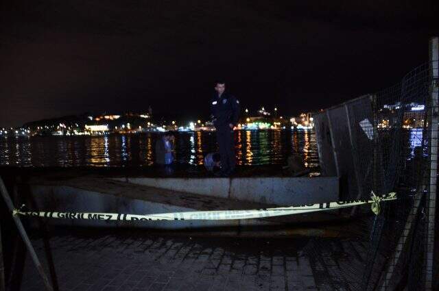 Karaköy'de yabancı uyruklu bir kişi tartıştığı arkadaşının boğazını kesti Karaköy'de yabancı uyruklu bir kişi tartıştığı arkadaşının boğazını kesti