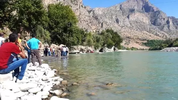 Serinlemek için Zap Suyu'na giren 2 kuzen boğularak can verdi