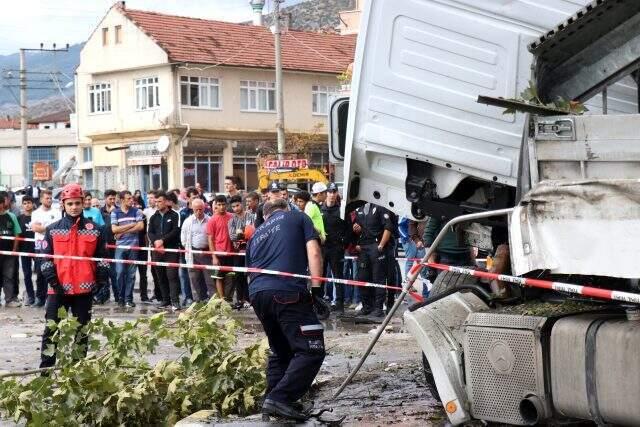 Su almak için markete girdi, durağa döndüğünde ailesinin cansız bedenini buldu