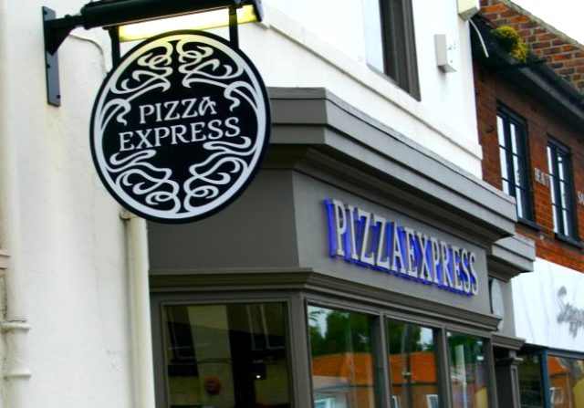 470 şubesi bulunan Pizza Express mali krizde