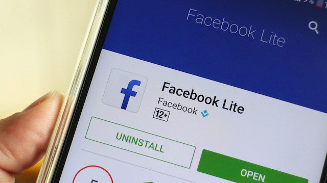 Facebook, Google Play'da 5 milyar barajını geçti